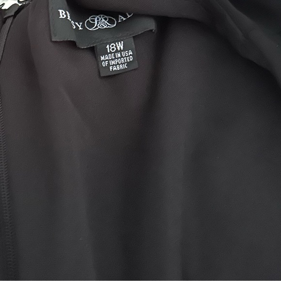 Betsy
& Adam
Ruched
Ruffle

Gown size 6 or 8P or 10  or 18W 20W dress - Picture 8 of 9